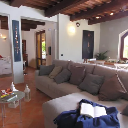 Casale Degli Ulivi 10&2, Emma * Акваланга