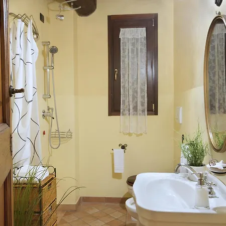 Casale Degli Ulivi 10&2, Emma Вилла