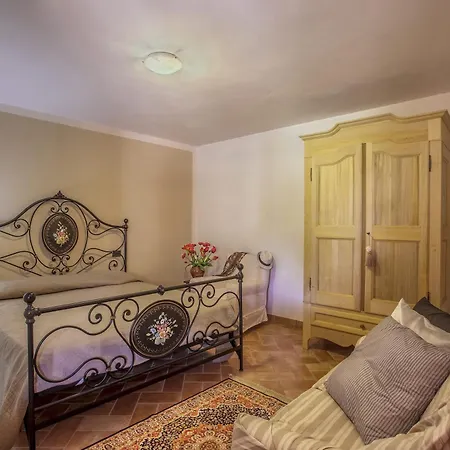 Casale Degli Ulivi 10&2, Emma Вилла Акваланга