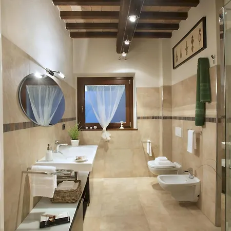 Casale Degli Ulivi 10&2, Emma *