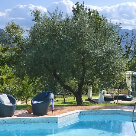 Casale Degli Ulivi 10&2, Emma Акваланга