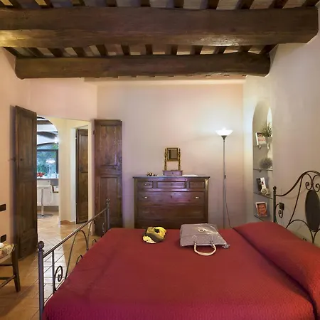 Вилла Casale Degli Ulivi 10&2, Emma