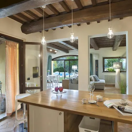 Casale Degli Ulivi 10&2, Emma فيلة أكوالاغنا