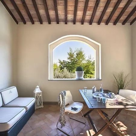 Casale Degli Ulivi 10&2, Emma Вилла